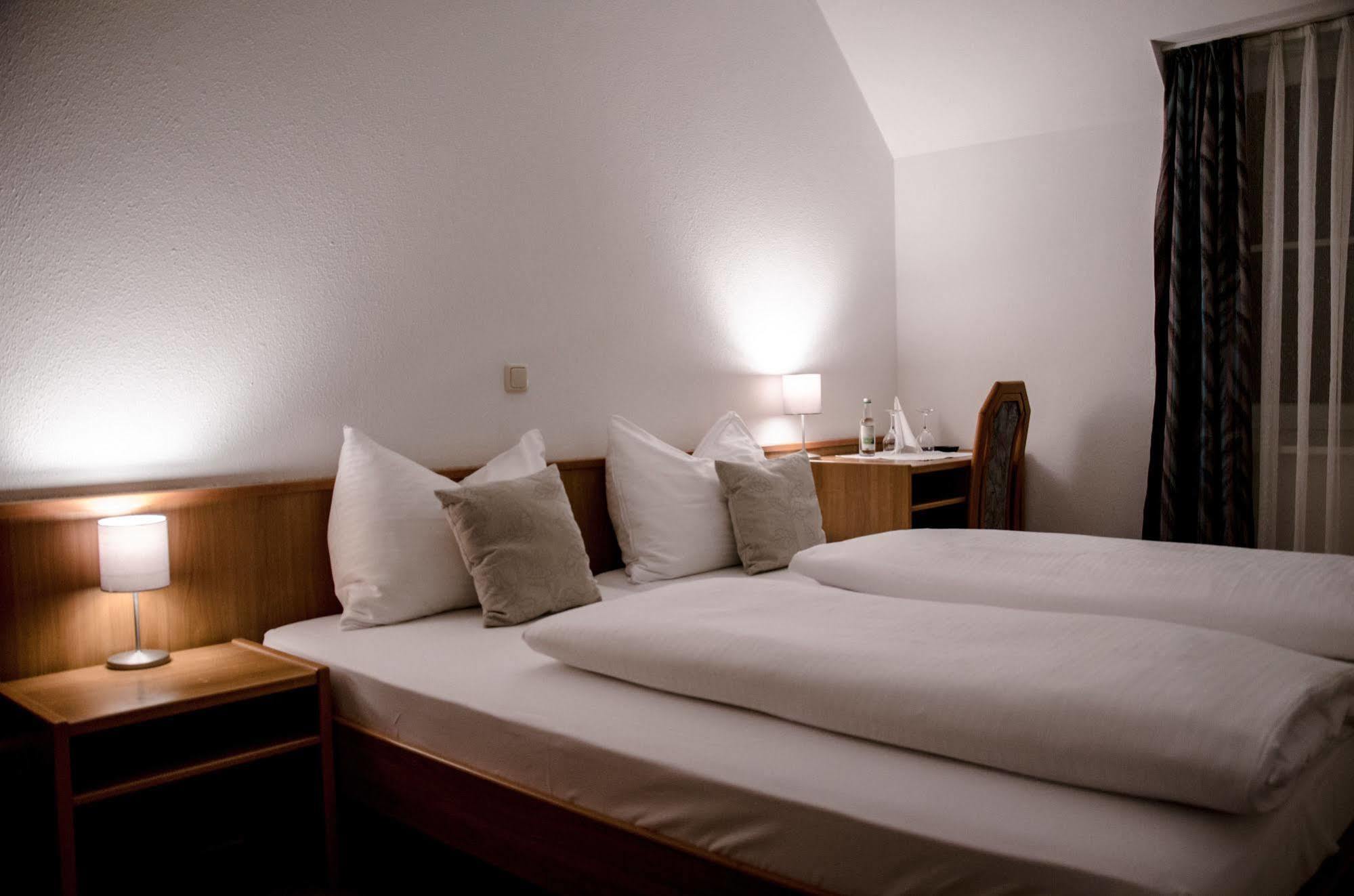 Hotel Blaue Traube ชอนเกา ภายนอก รูปภาพ