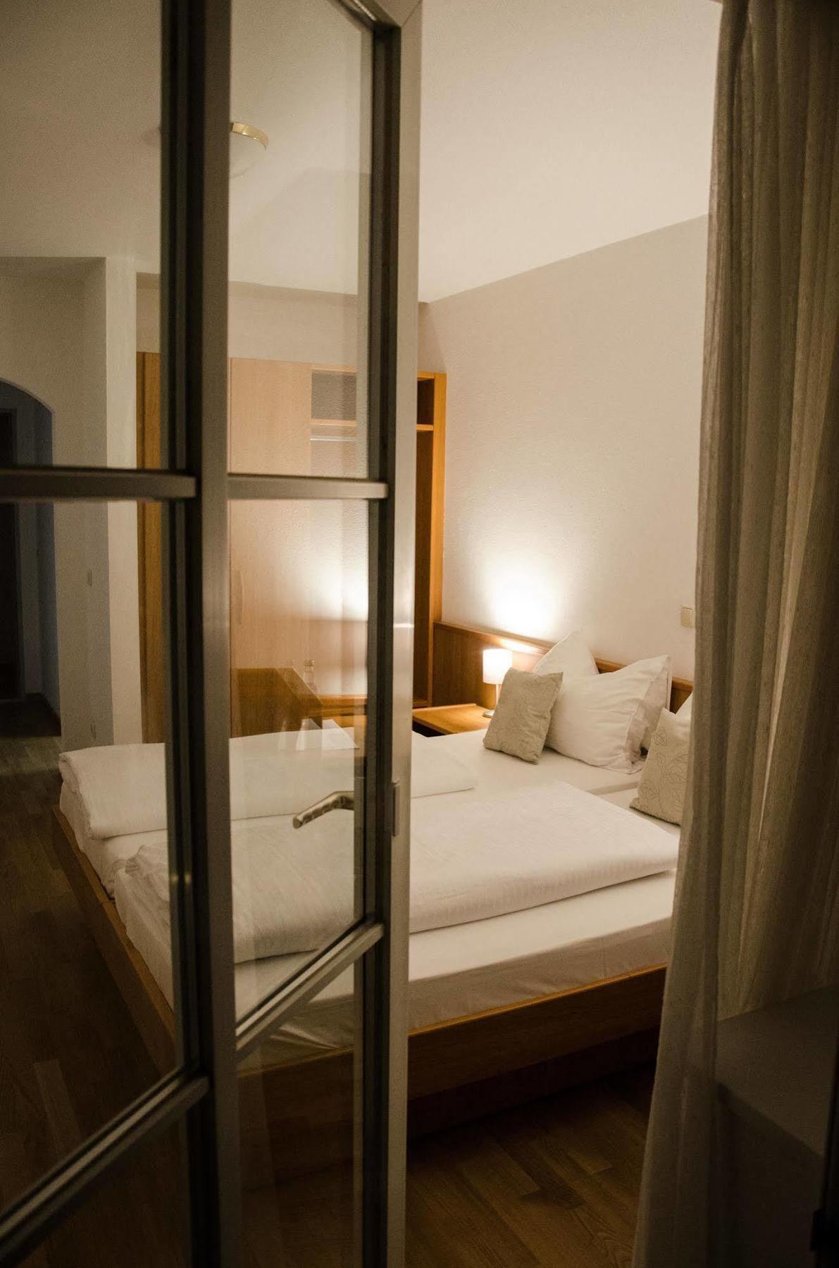 Hotel Blaue Traube ชอนเกา ภายนอก รูปภาพ